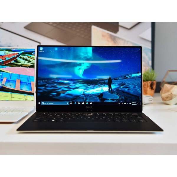 Dell giới thiệu XPS 15 mới với màn hình OLED 4K cùng vi xử lí Intel Core i8